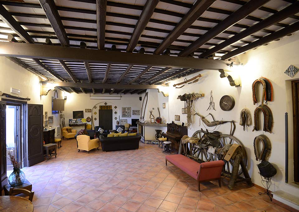 Salle de détente et petit musée, Duca di Castelmonte Agritourisme Trapani